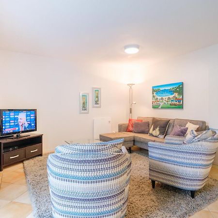 Onetangi Beach Apartments מראה חיצוני תמונה