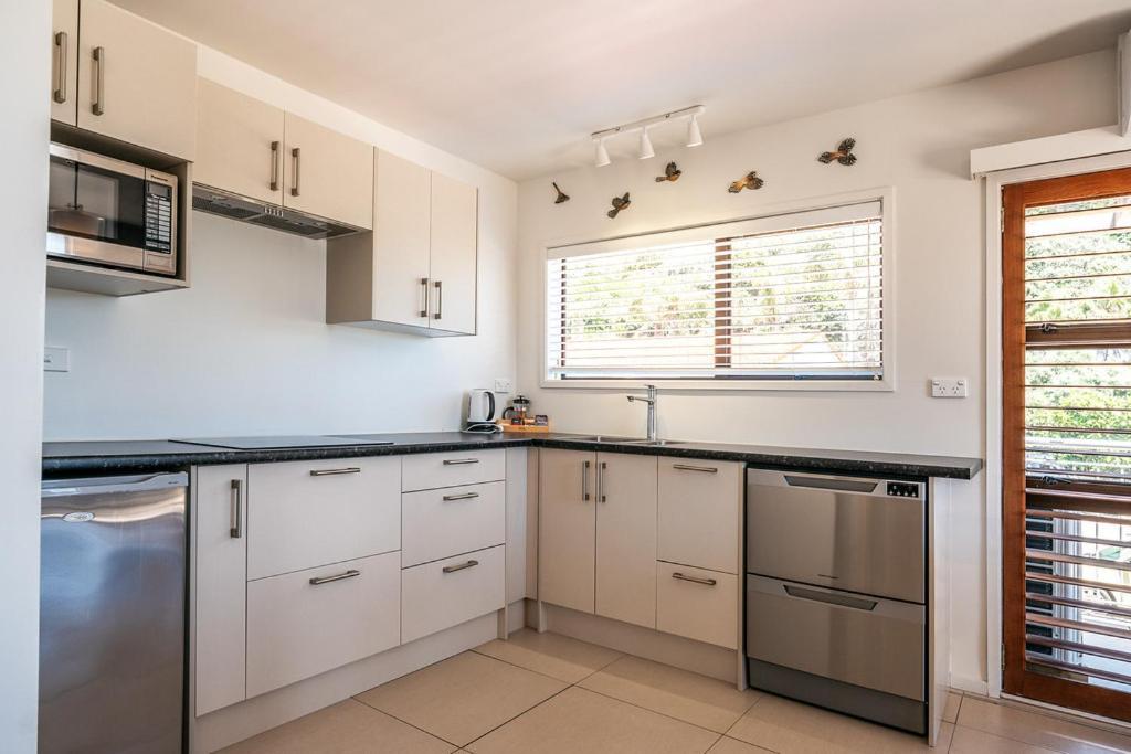 Onetangi Beach Apartments מראה חיצוני תמונה
