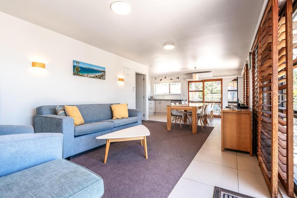 Onetangi Beach Apartments מראה חיצוני תמונה