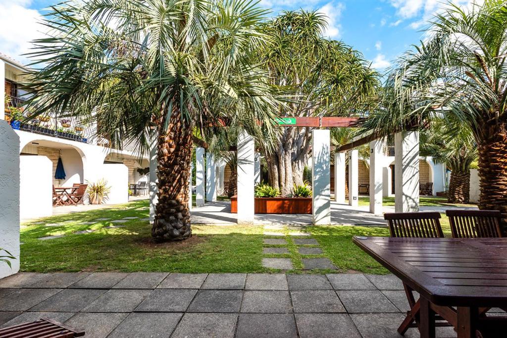 Onetangi Beach Apartments מראה חיצוני תמונה