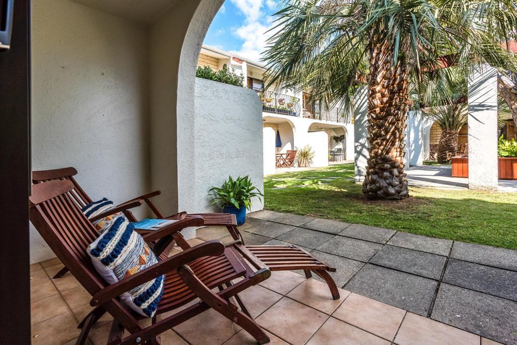 Onetangi Beach Apartments מראה חיצוני תמונה