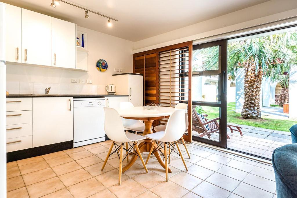 Onetangi Beach Apartments מראה חיצוני תמונה