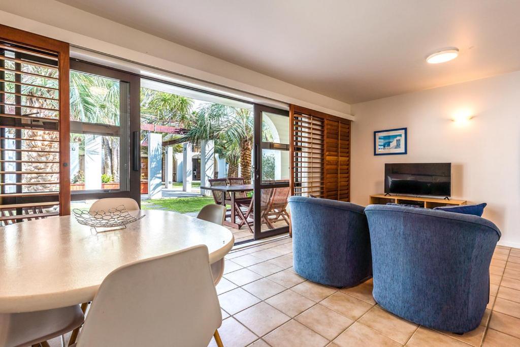 Onetangi Beach Apartments מראה חיצוני תמונה
