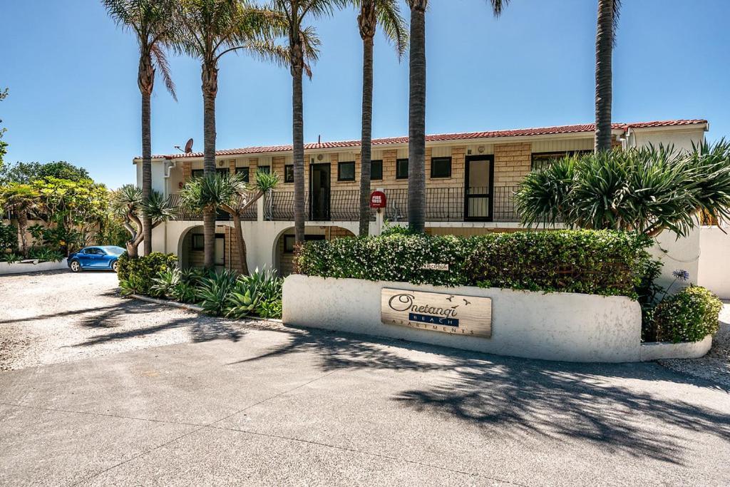 Onetangi Beach Apartments מראה חיצוני תמונה